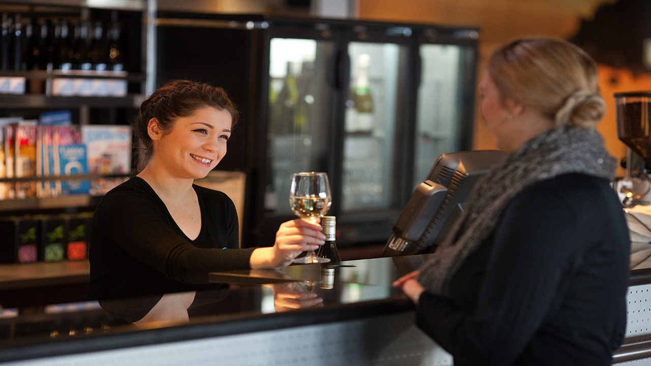 Kiwi Hospitality Bar Shot web.png (1)